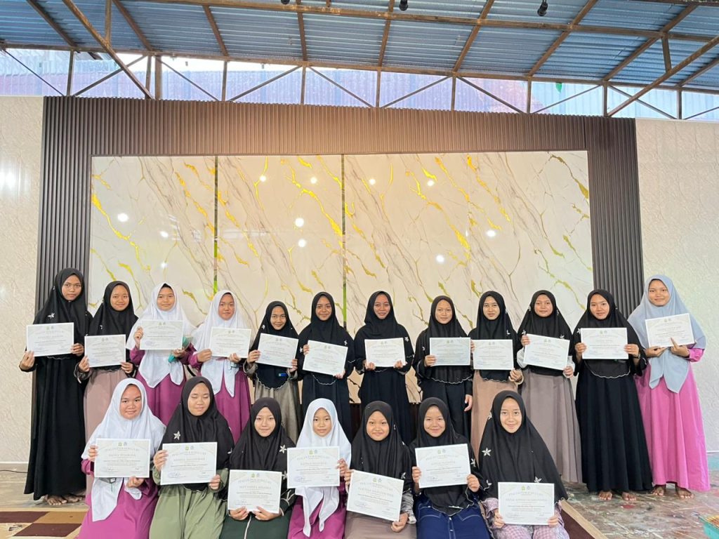 Tahfidz Al-Qur'an - Pondok Pesantren Modern An Najah Cindai Alus Putri - Martapura - Kalimantan Selatan